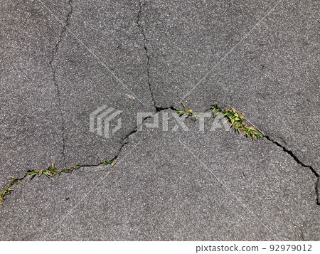 cracks in asphalt 92979012