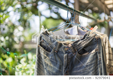 Laundry under the eaves Washed jeans Laundry under the eaves Washed jeans 92979041