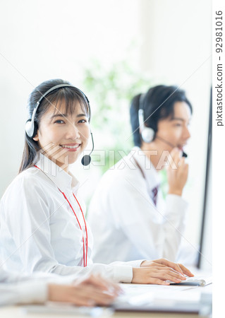 Call center operator 92981016