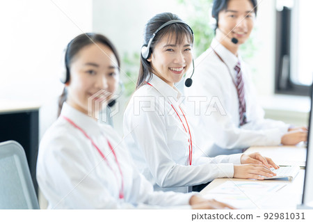 Call center operator 92981031