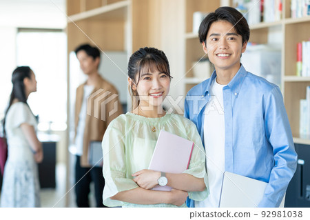 大學生情侶男女 92981038