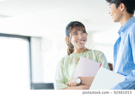 大學生情侶男女 92981053
