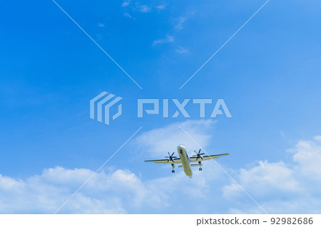 “飛機”龐巴迪 DHC-8 Dash 8 (DHC-8-400) “飛機”龐巴迪 DHC-8 Dash 8 (DHC-8-400) 92982686