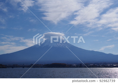 河口湖北側傘雲富士山彩色 6 河口湖北側傘雲富士山彩色 6 92982739
