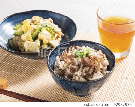 多汁沖繩紅燒肉飯配 Goya Chanpuru 92982972