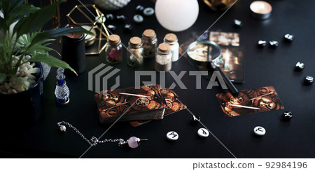 Blurred esoteric magic objects tarot cards on witch table altar 92984196