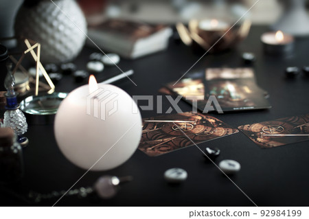 Blurred esoteric magic objects tarot cards on witch table altar 92984199