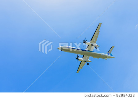 “飛機”龐巴迪 DHC-8 Dash 8 (DHC-8-400) “飛機”龐巴迪 DHC-8 Dash 8 (DHC-8-400) 92984328
