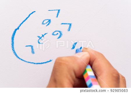 Doodle with oil pastels 92985083