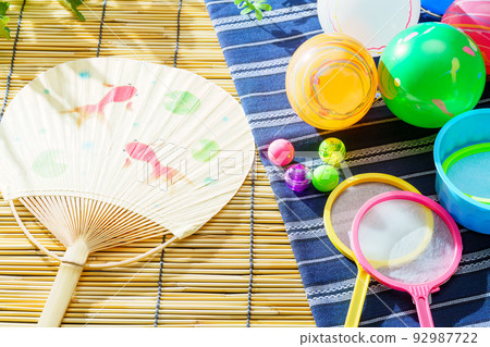 Goldfish scoop Super ball scoop Water balloon 92987722