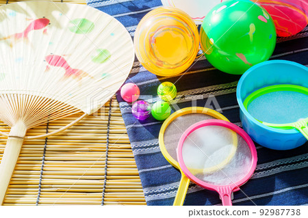 Goldfish scoop Super ball scoop Water balloon 92987738