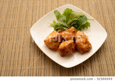 Fried chicken with chili sauce 92988949