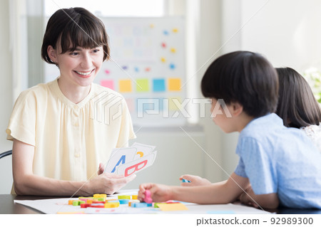 Education A child taking a lesson in an English conversation class and a native teacher 92989300