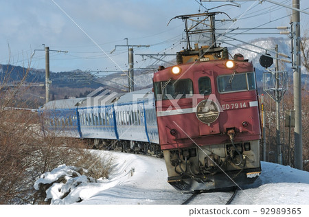 津輕海峽線 Moheji-Kamiiso JR北海道ED79-14(Seikan)+系列24(宮原)日本海 津輕海峽線 Moheji-Kamiiso JR北海道ED79-14(Seikan)+系列24(宮原)日本海 92989365
