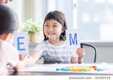 教育 孩子們在英語會話課上上課 教育 孩子們在英語會話課上上課 92989759