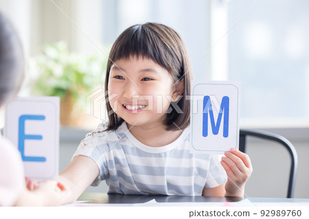 教育 孩子們在英語會話課上上課 92989760