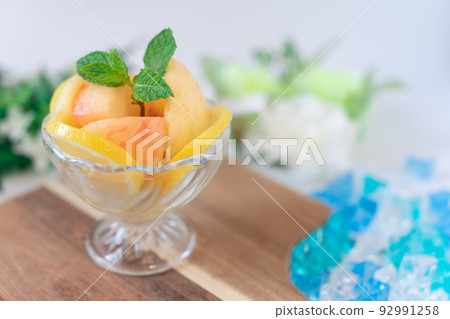 Cut fruit peach Cut fruit peach 92991258