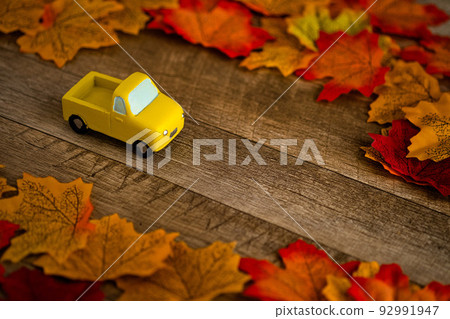Autumn outing/travel image 92991947