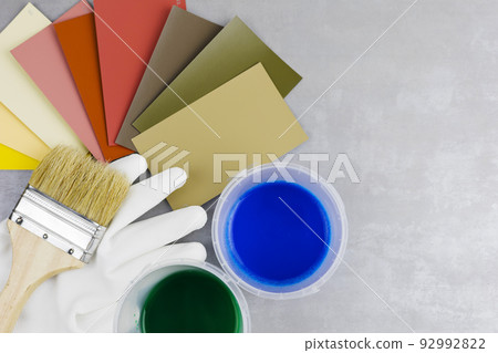 paint spray gun at work at the workplace in the workshop. 92992822