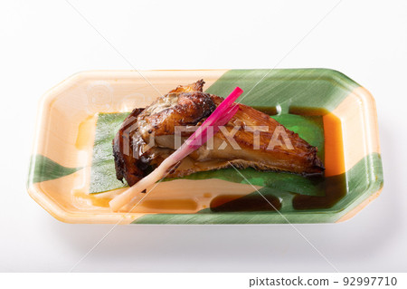 煮熟的melokama（銀耳目） 92997710