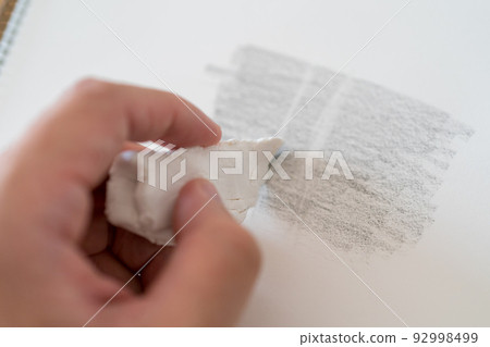 How to use the kneaded eraser in pencil drawing 92998499