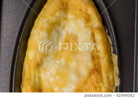 Omelette cooker and deliciously cooked omelets Omelette cooker and deliciously cooked omelets 92999562