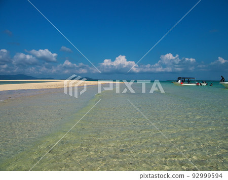 A phantom island surrounded by emerald blue (Hamajima) A phantom island surrounded by emerald blue (Hamajima) 92999594
