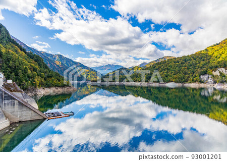 秋季立山黑部阿爾卑斯山脈路線黑部水壩(黑部湖) 秋季立山黑部阿爾卑斯山脈路線黑部水壩(黑部湖) 93001201