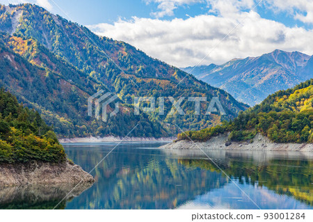 秋季立山黑部阿爾卑斯山脈路線黑部水壩（黑部湖） 93001284