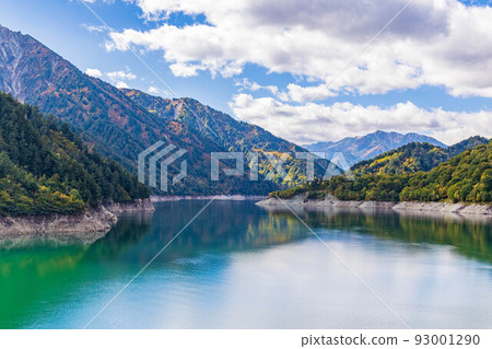 秋季立山黑部阿爾卑斯山脈路線黑部水壩(黑部湖) 秋季立山黑部阿爾卑斯山脈路線黑部水壩(黑部湖) 93001290