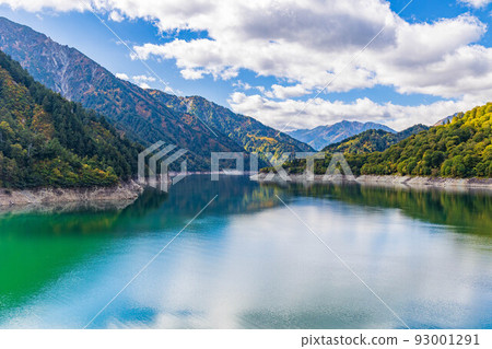 秋季立山黑部阿爾卑斯山脈路線黑部水壩(黑部湖) 秋季立山黑部阿爾卑斯山脈路線黑部水壩(黑部湖) 93001291