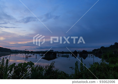Sunrise at Submerged Pension Village in Setouchi City, Okayama Prefecture Sunrise at Submerged Pension Village in Setouchi City, Okayama Prefecture 93002006