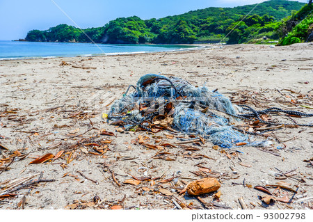 Sandy beach full of garbage 93002798