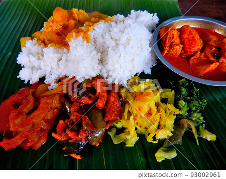 Malaysian Gourmet Kota Kinabalu Banana Leaf Curry 93002961