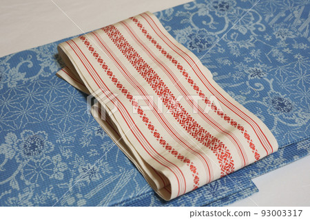 夏季地板和服，高級浴衣絲綢和紅梅搭配服裝 93003317