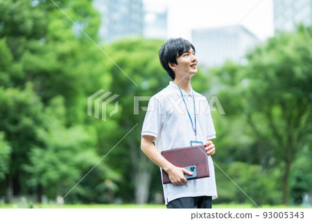 穿短袖休閒服的新員工 穿短袖休閒服的新員工 93005343