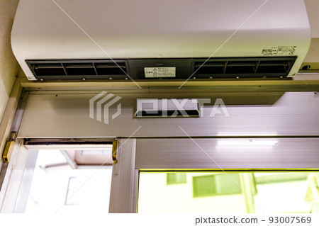 Insect repellent measures Air curtain linked to the entrance automatic door Insect repellent measures Air curtain linked to the entrance automatic door 93007569