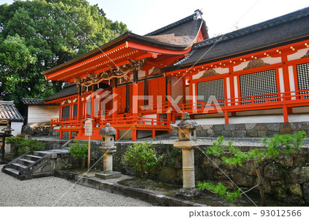 The shrine of Yakushiji Temple in Nara City, the beautiful Yasuigaoka Hachimangu Shrine The shrine of Yakushiji Temple in Nara City, the beautiful Yasuigaoka Hachimangu Shrine 93012566