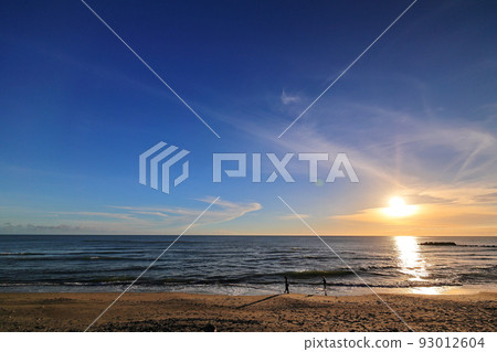 sunset car city beach pingtung taiwan sunset car city beach pingtung taiwan 93012604