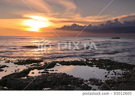 sunset car city beach pingtung taiwan sunset car city beach pingtung taiwan 93012605