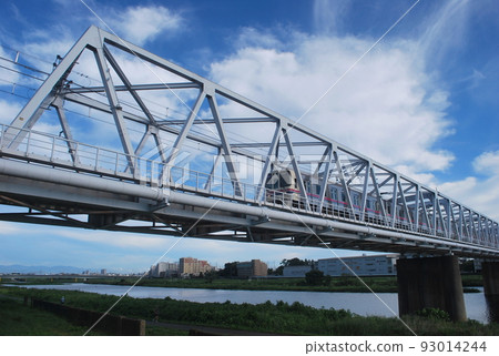 Keio Sagamihara Line train passing the Tamagawa Bridge 93014244
