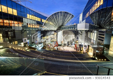 京都府，從通往京都站屋頂廣場的大樓梯到中央出口大廳 93014543
