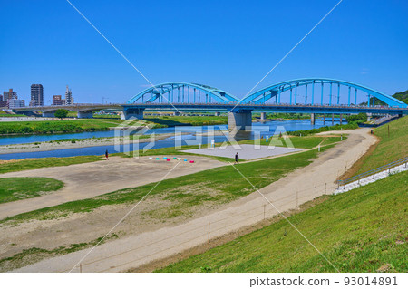 From the Tamagawa Riverbed in Denenchofu Honcho, Ota Ward, Tokyo, towards Maruko Bridge From the Tamagawa Riverbed in Denenchofu Honcho, Ota Ward, Tokyo, towards Maruko Bridge 93014891
