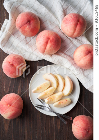 Akatsuki from Fukushima, cut and served on a plate Akatsuki from Fukushima, cut and served on a plate 93015468