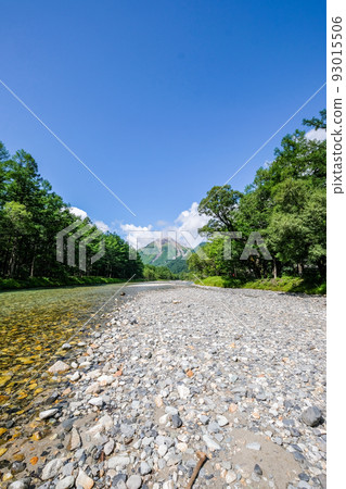 長野縣松本市上高地的梓川和燒嶽山 93015506