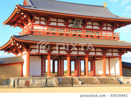 Suzakumon restored to the Heijo Palace site, a World Heritage Site in western Nara Suzakumon restored to the Heijo Palace site, a World Heritage Site in western Nara 93016461
