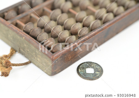 The old five-ball abacus and the Kan’ei Tsuho The old five-ball abacus and the Kan’ei Tsuho 93016948