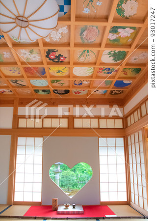 Ino-no-mado and ceiling paintings at Kyoto Shojuin Temple, a popular Instagram spot for girls Ino-no-mado and ceiling paintings at Kyoto Shojuin Temple, a popular Instagram spot for girls 93017247