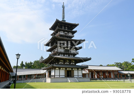 The splendid National Treasure East Pagoda of Yakushiji Temple, a World Heritage Site in Nara City 93018778