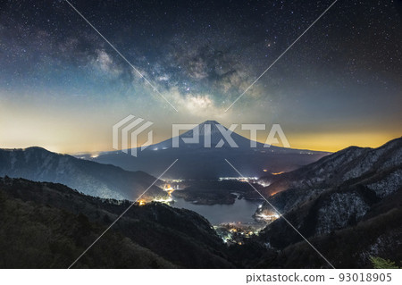 Mt. Fuji and the Milky Way from Shoji Pass Mt. Fuji and the Milky Way from Shoji Pass 93018905